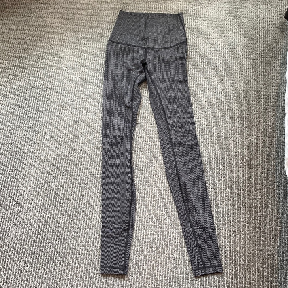 Lululemon Grey Chevron Leggings Size 4